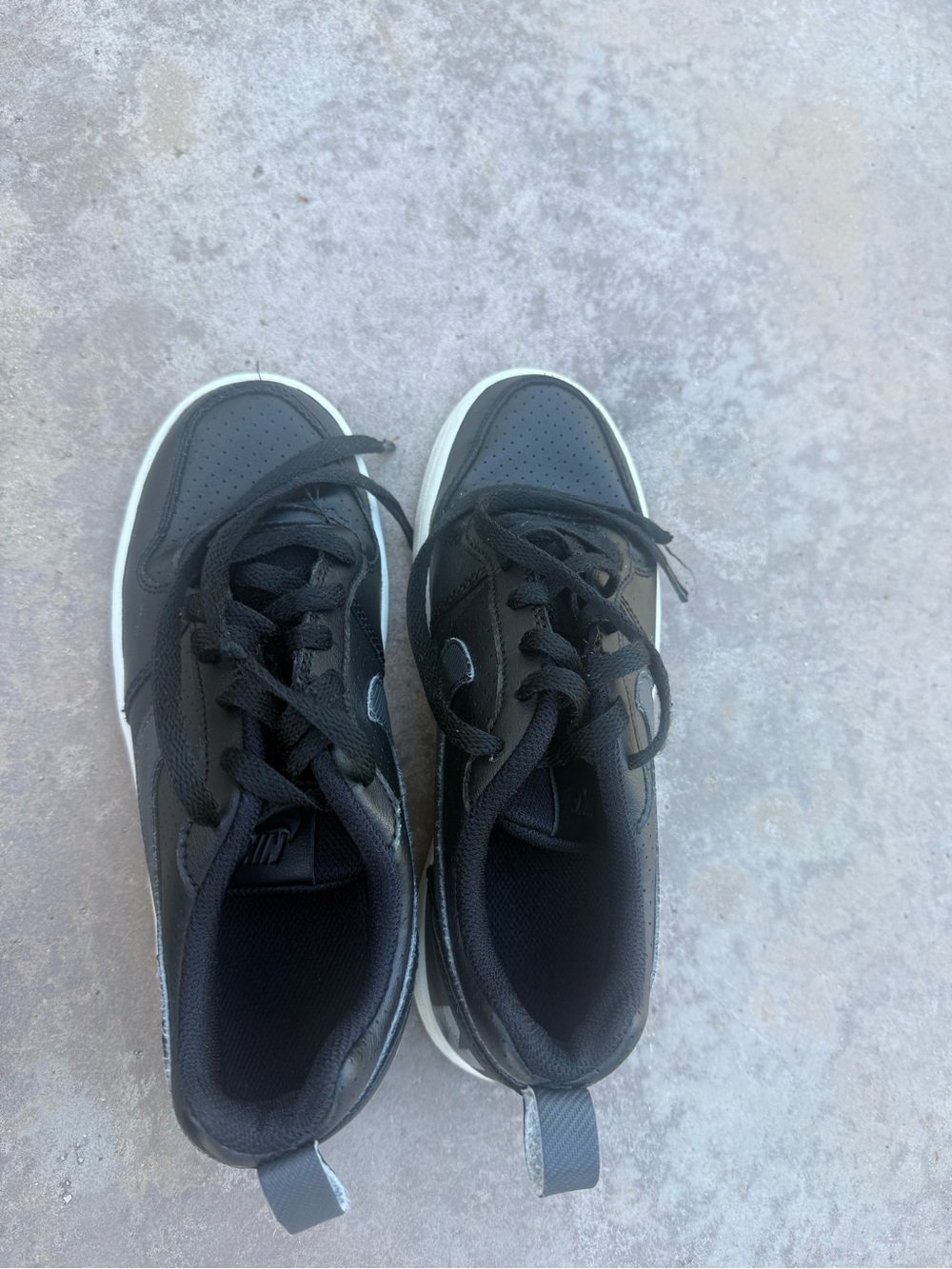 Nike Kids Black Low-Top Sneakers with White Sole - Picture 7 of 11